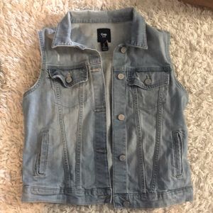 Sleeveless jean jacket, GAP